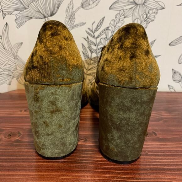 Womens Cabi Green Crushed Velvet Block Heel Heels Size 8.5 EUC! - Picture 3 of 4